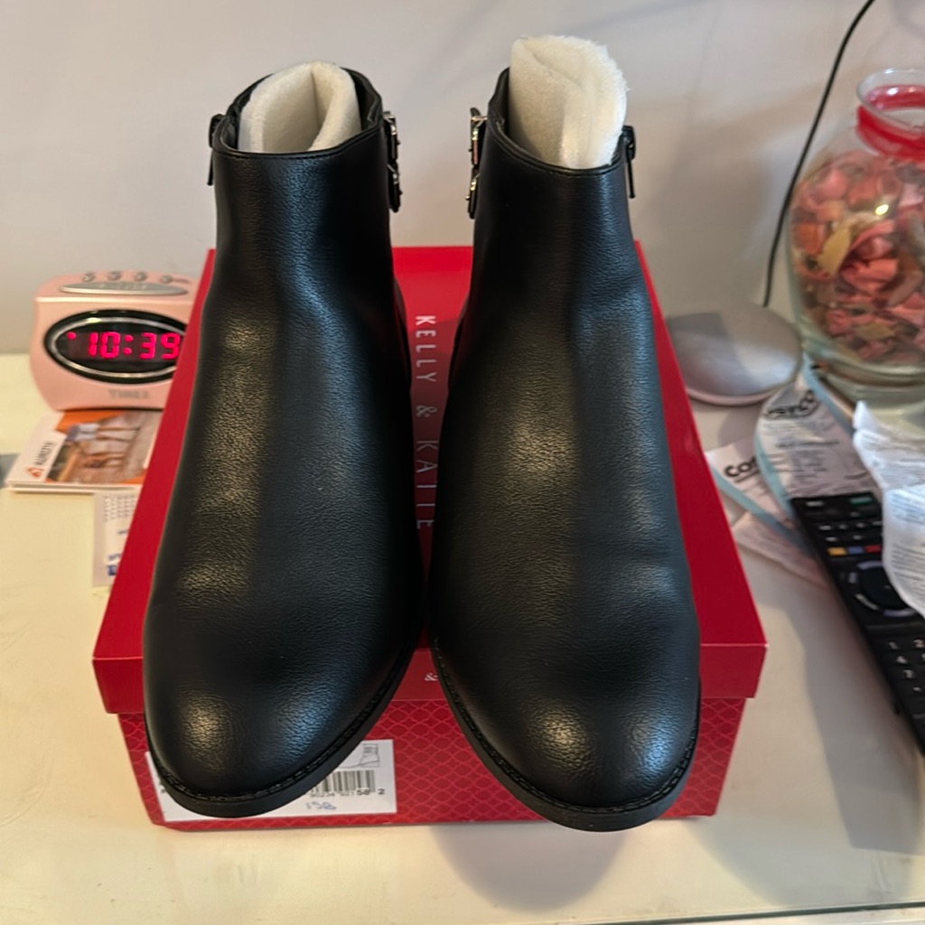 Brand New Ladies Leather Boots From Kelly  Katie